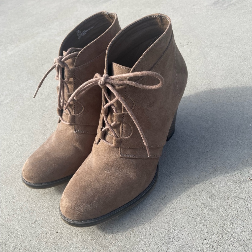 Women’s 7.5 MIA Brown Suede Booties